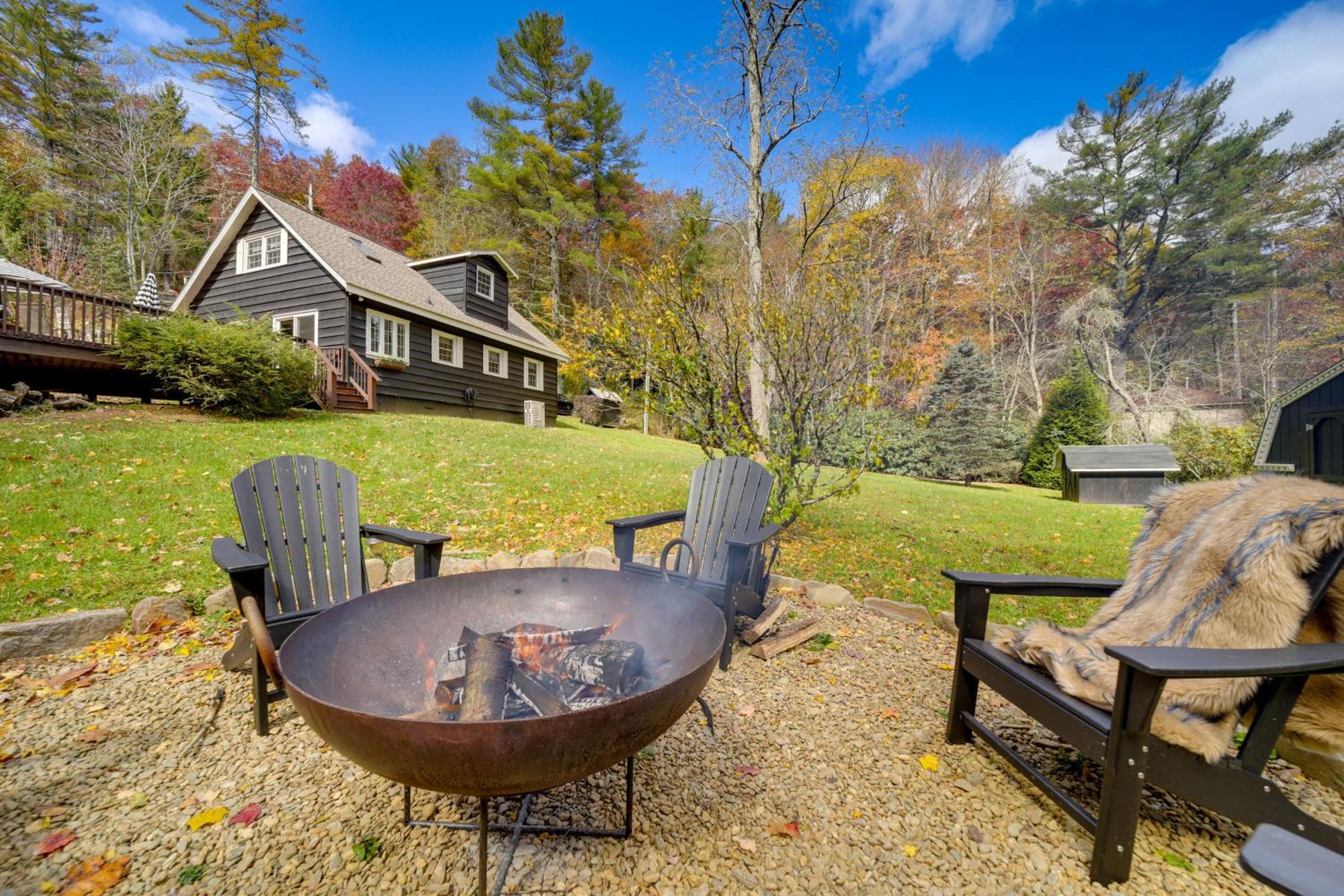 Enchanting Highlands Cottage With Pond And Falls! Extérieur photo